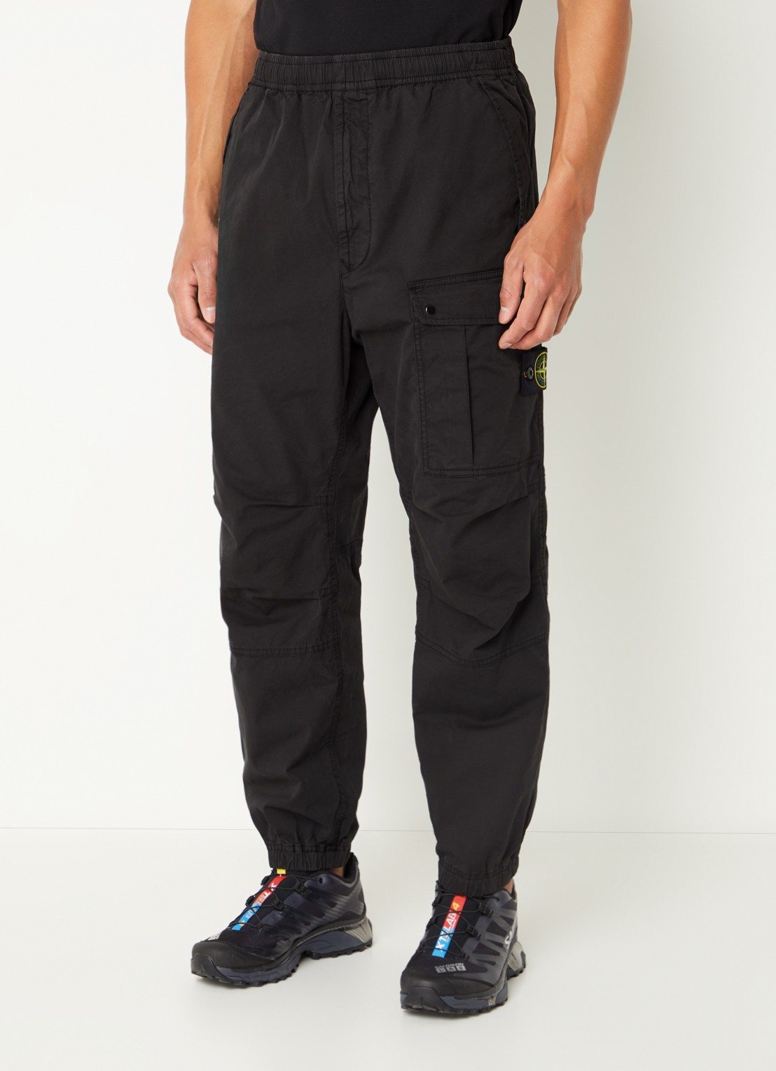 Stone Island 30510 tapered fit cargobroek met logo - detail 4 zwart