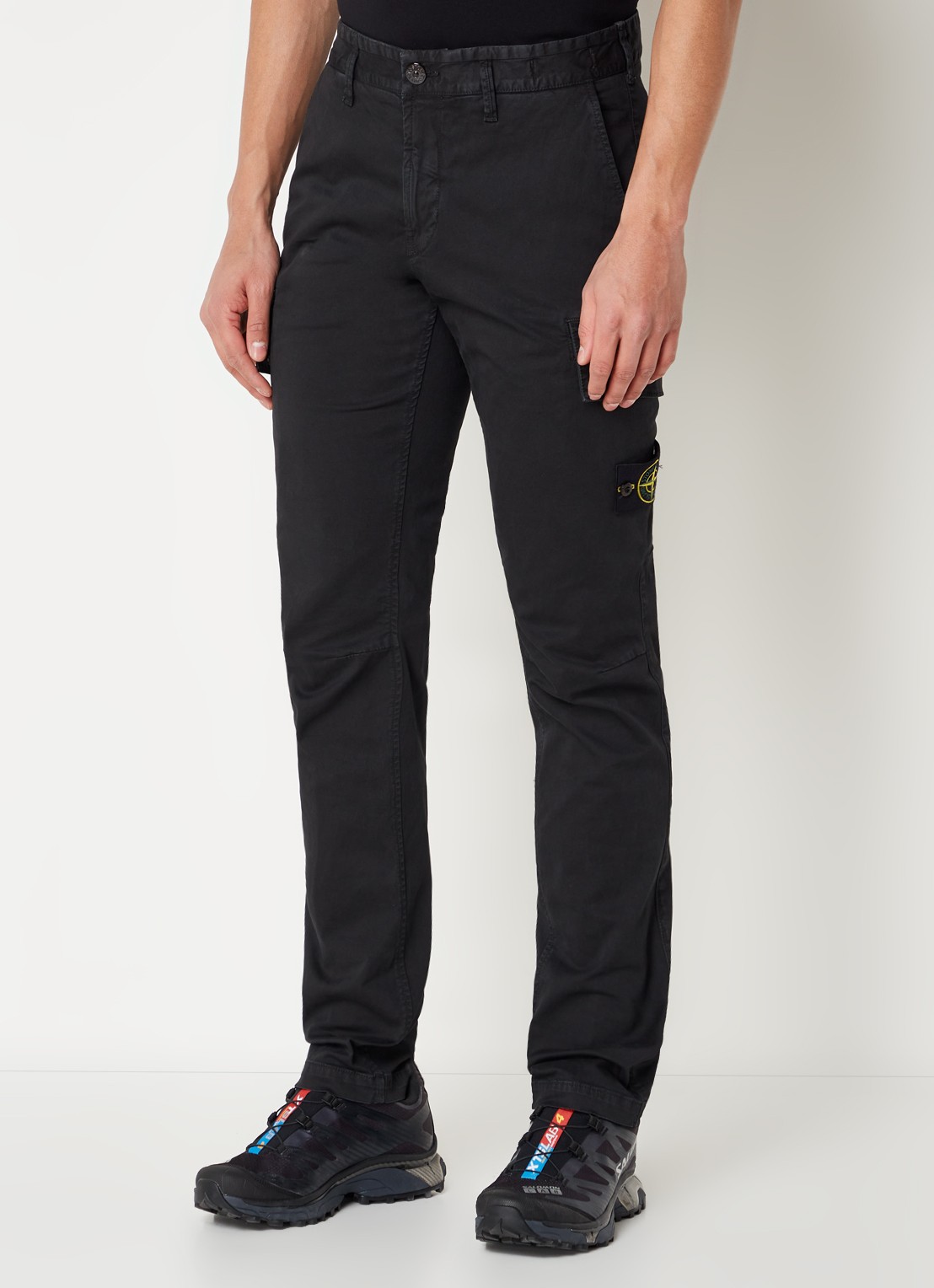 Stone Island 30604 skinny fit cargobroek met logo en klepzakken - detail zwart