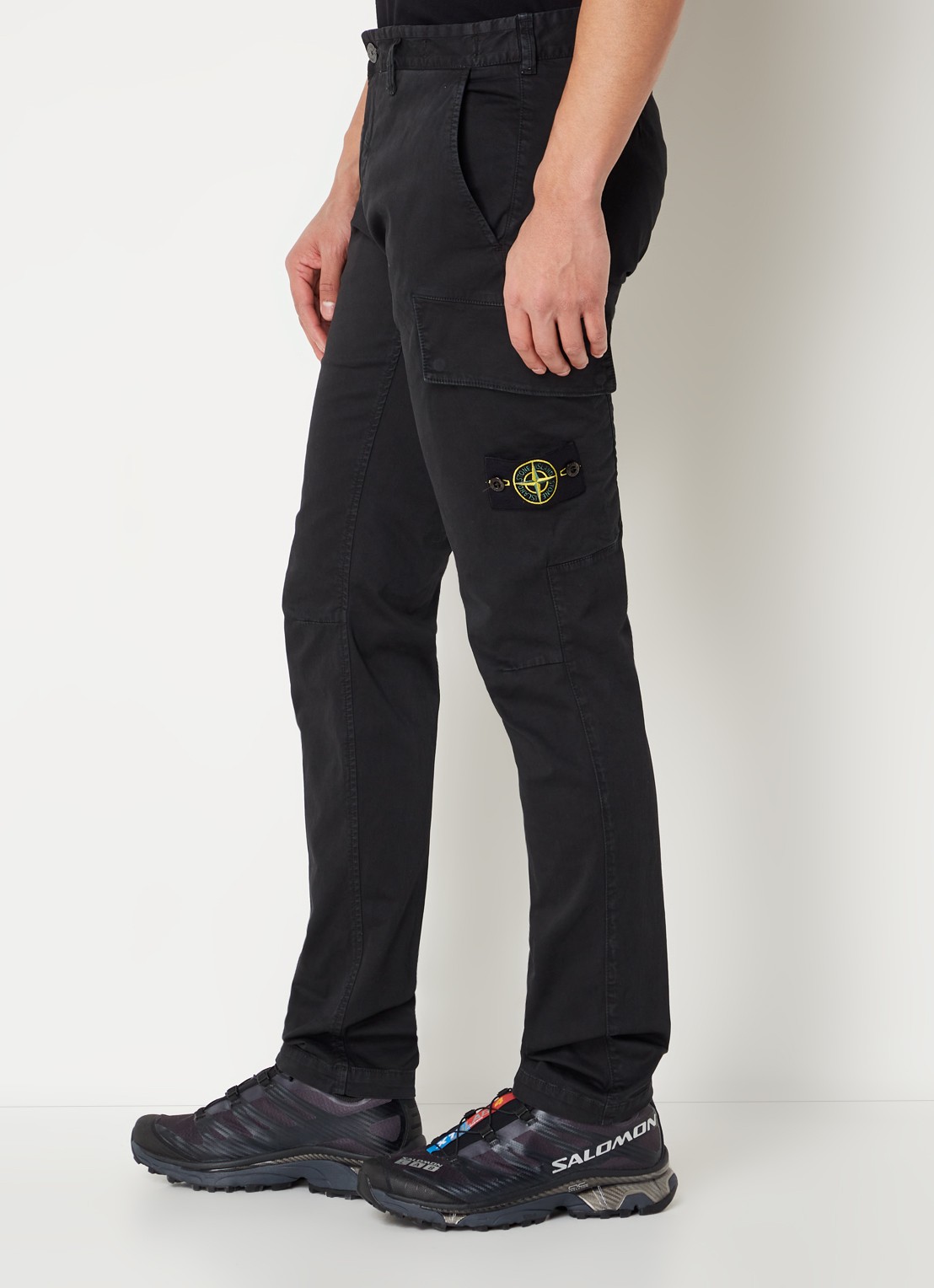 Stone Island 30604 skinny fit cargobroek met logo en klepzakken - detail 2 zwart