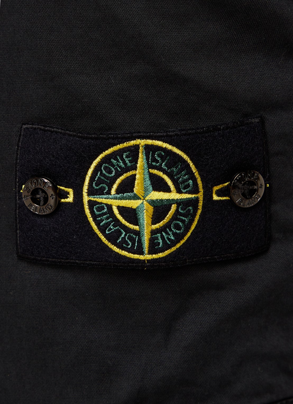 Stone Island 30604 skinny fit cargobroek met logo en klepzakken - detail 3 zwart