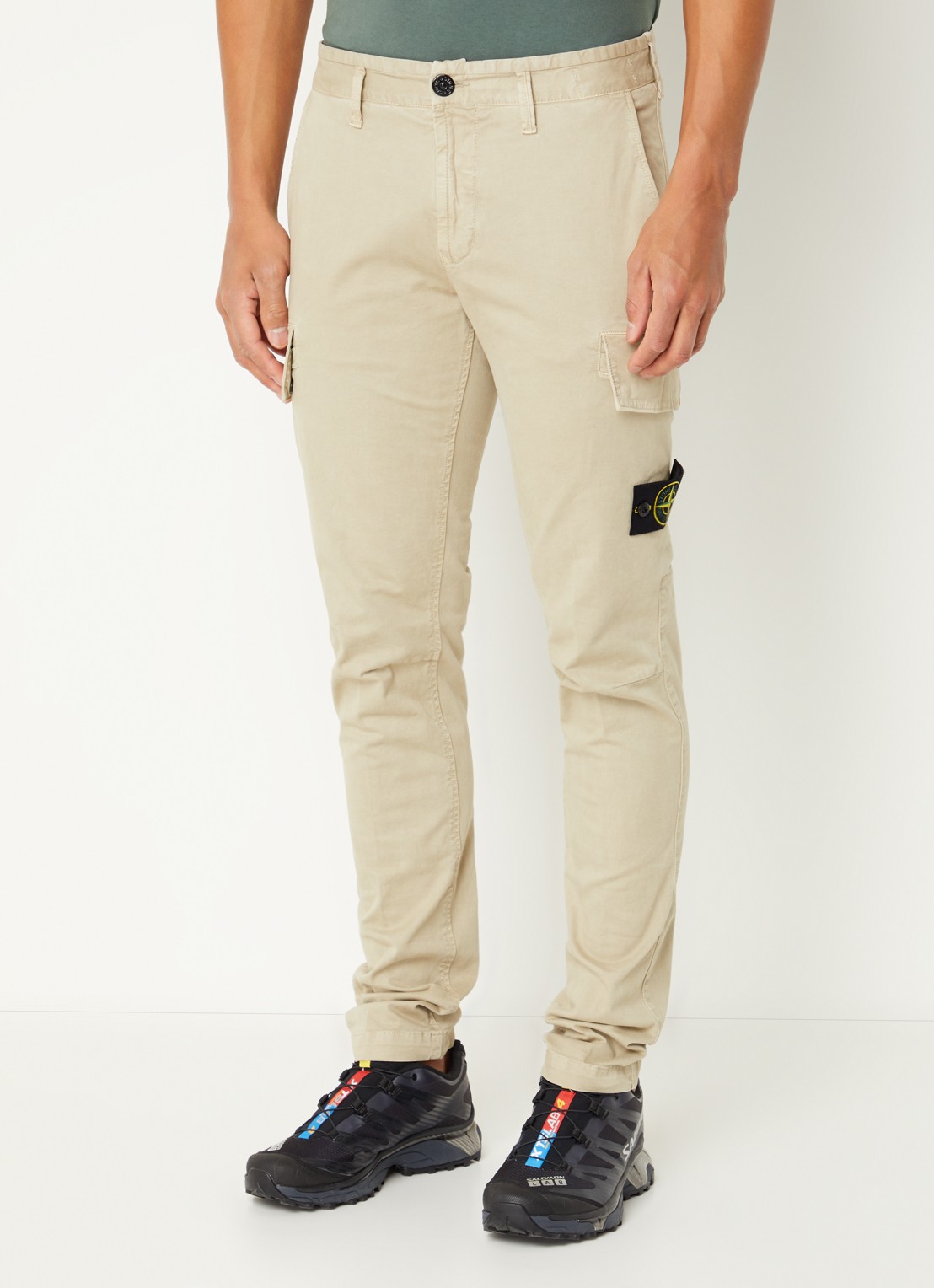 Stone Island 30604 skinny fit cargobroek met logo en klepzakken - detail zand