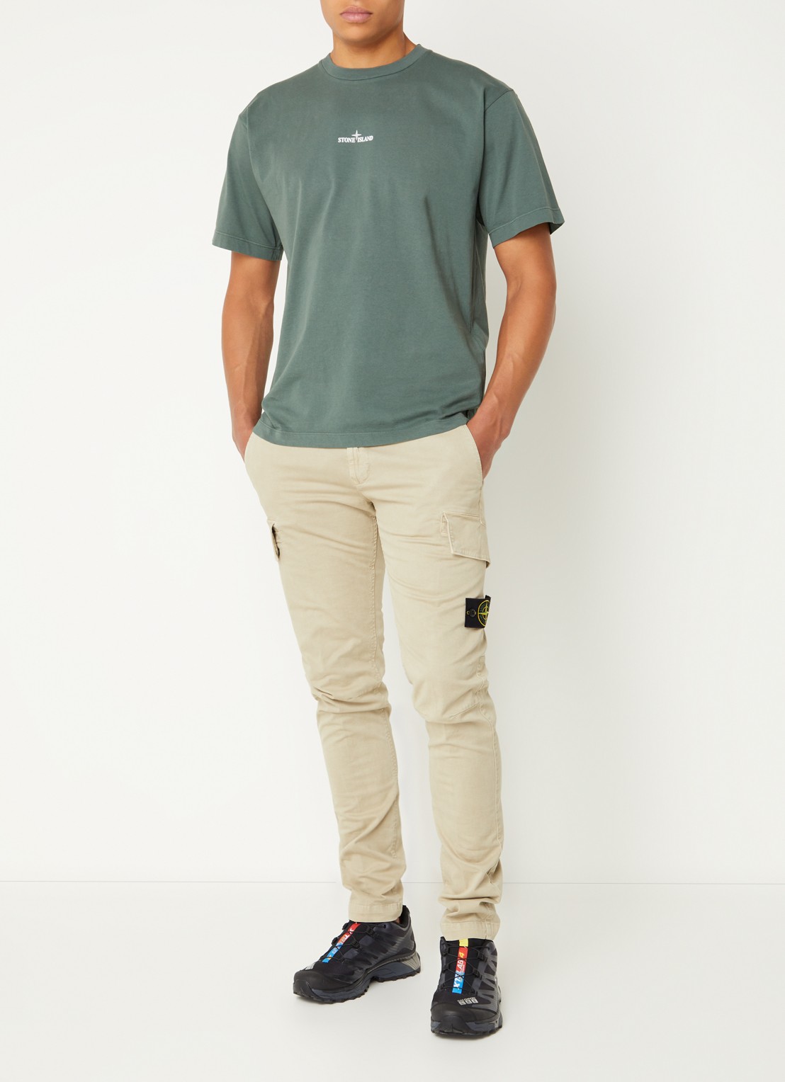 Stone Island 30604 skinny fit cargobroek met logo en klepzakken - voorkant 5 zand