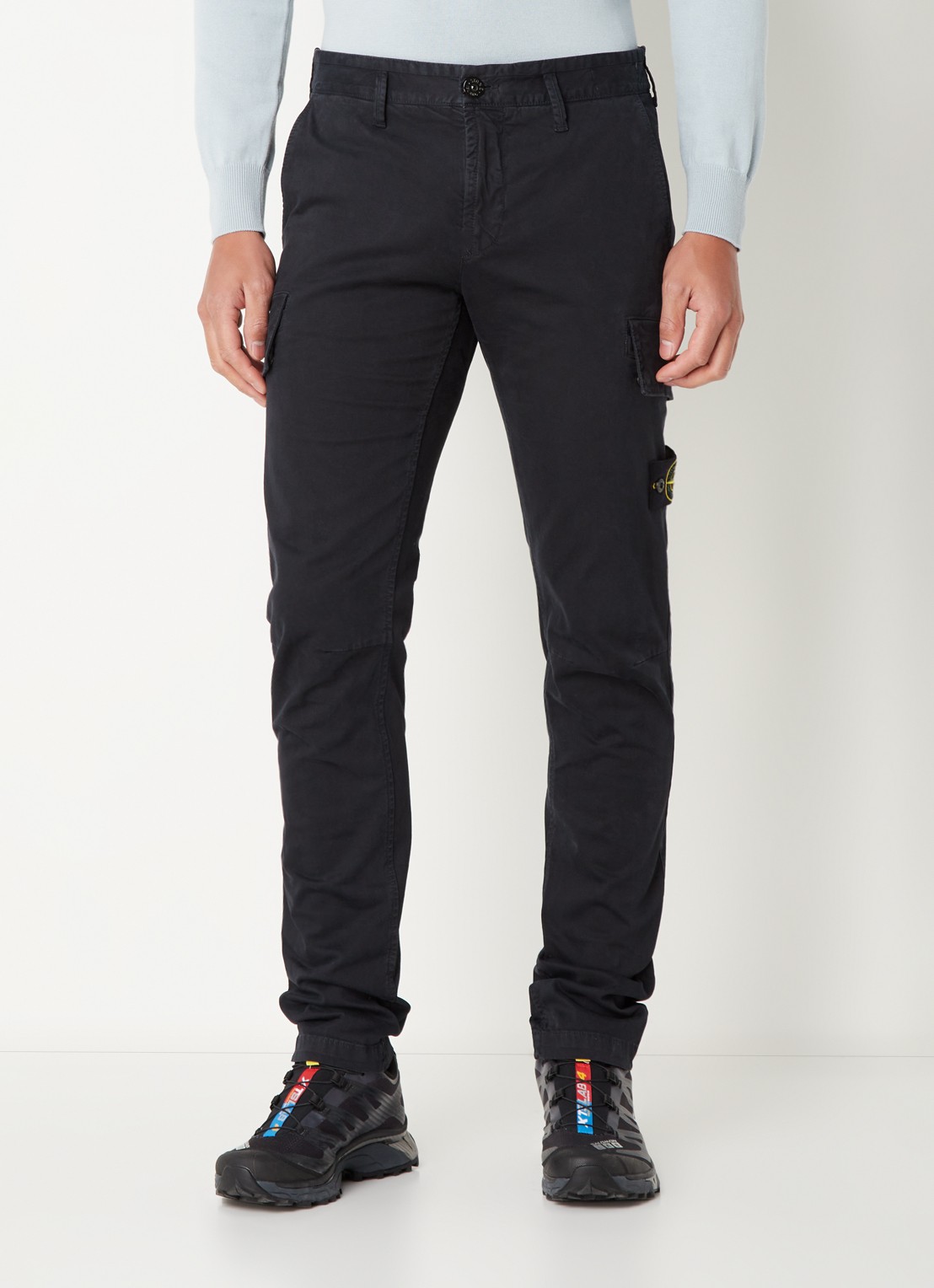 Stone Island 30604 skinny fit cargobroek met logo en klepzakken - detail donkerblauw