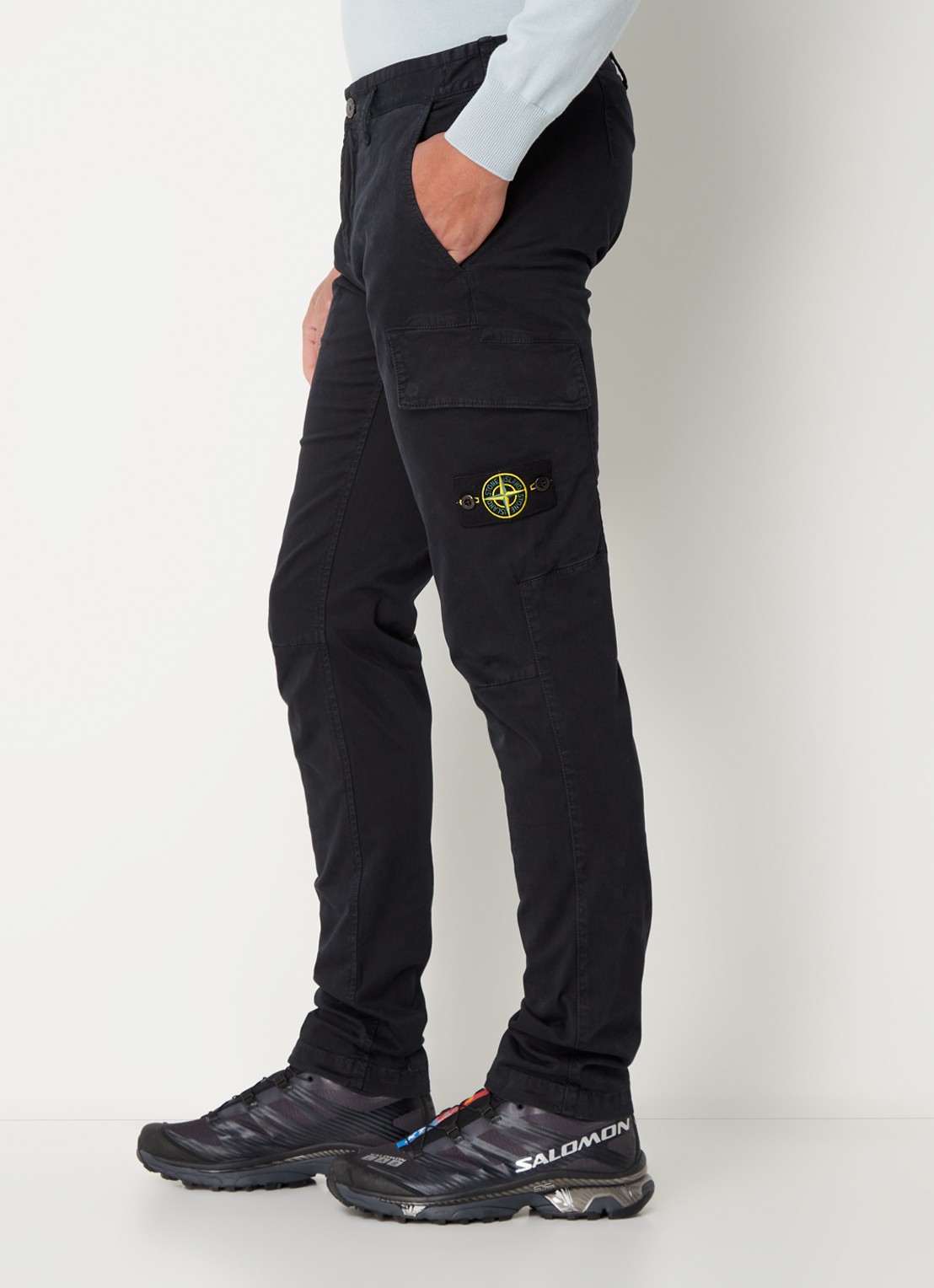 Stone Island 30604 skinny fit cargobroek met logo en klepzakken - detail 2 donkerblauw