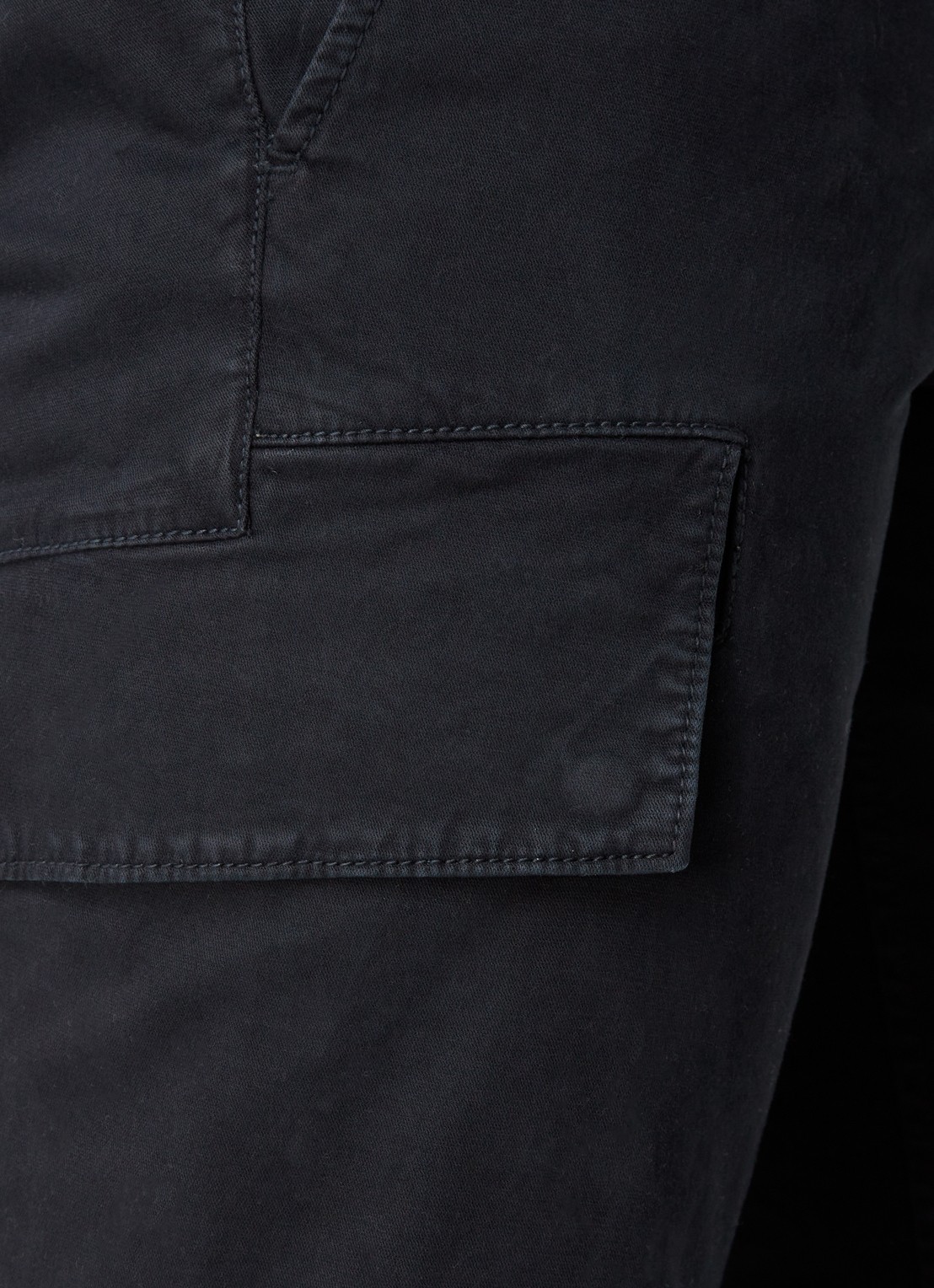 Stone Island 30604 skinny fit cargobroek met logo en klepzakken - detail 3 donkerblauw