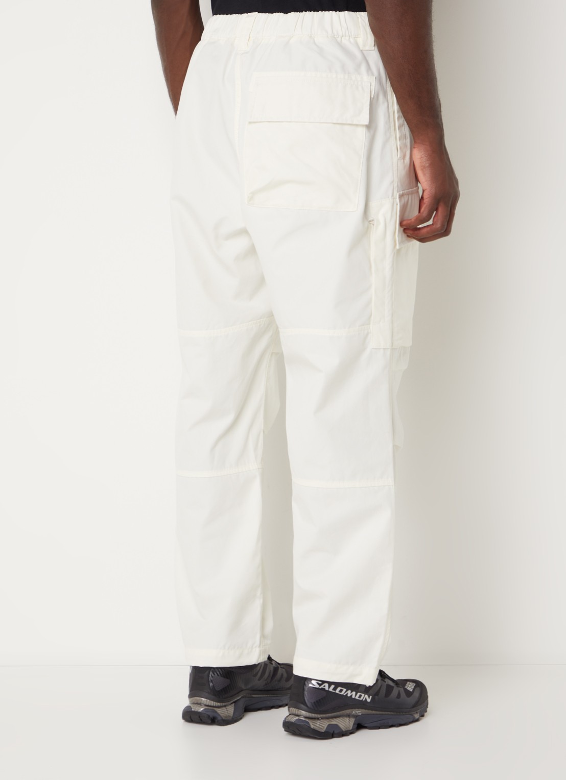Stone Island 309F1 loose fit cargobroek met klepzakken en logo - achterkant creme