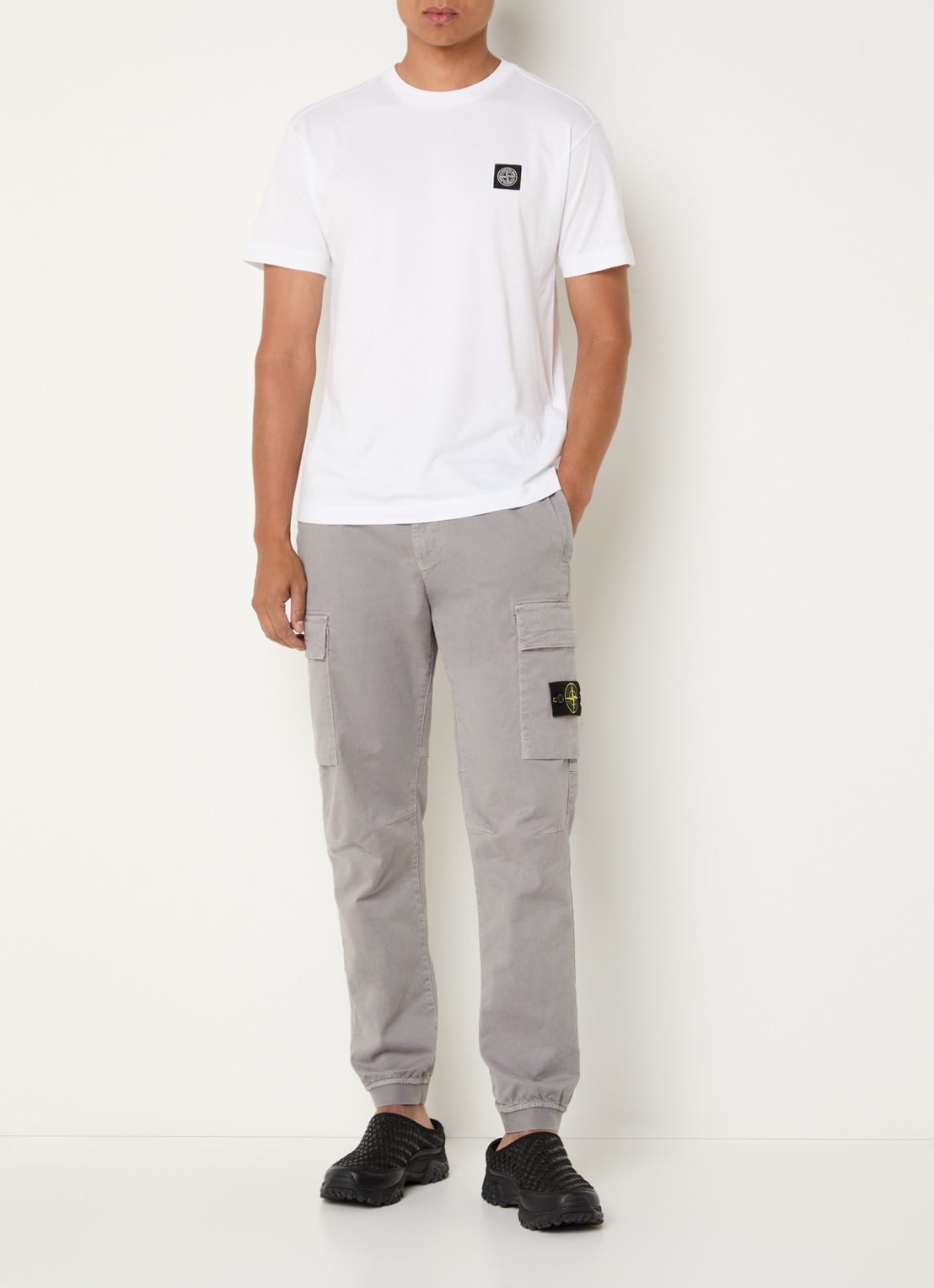 Stone Island 3100033 Tapered fit cargobroek met steekzakken en logo - voorkant 6 grijs
