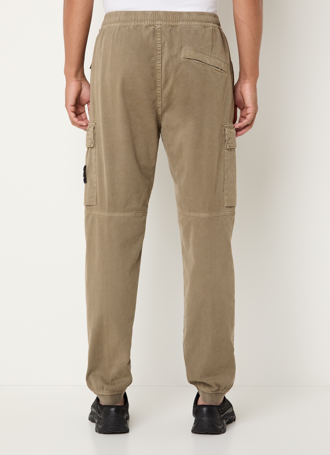 Stone Island 3100033 Tapered fit cargobroek met steekzakken en logo - achterkant 6 mosgroen