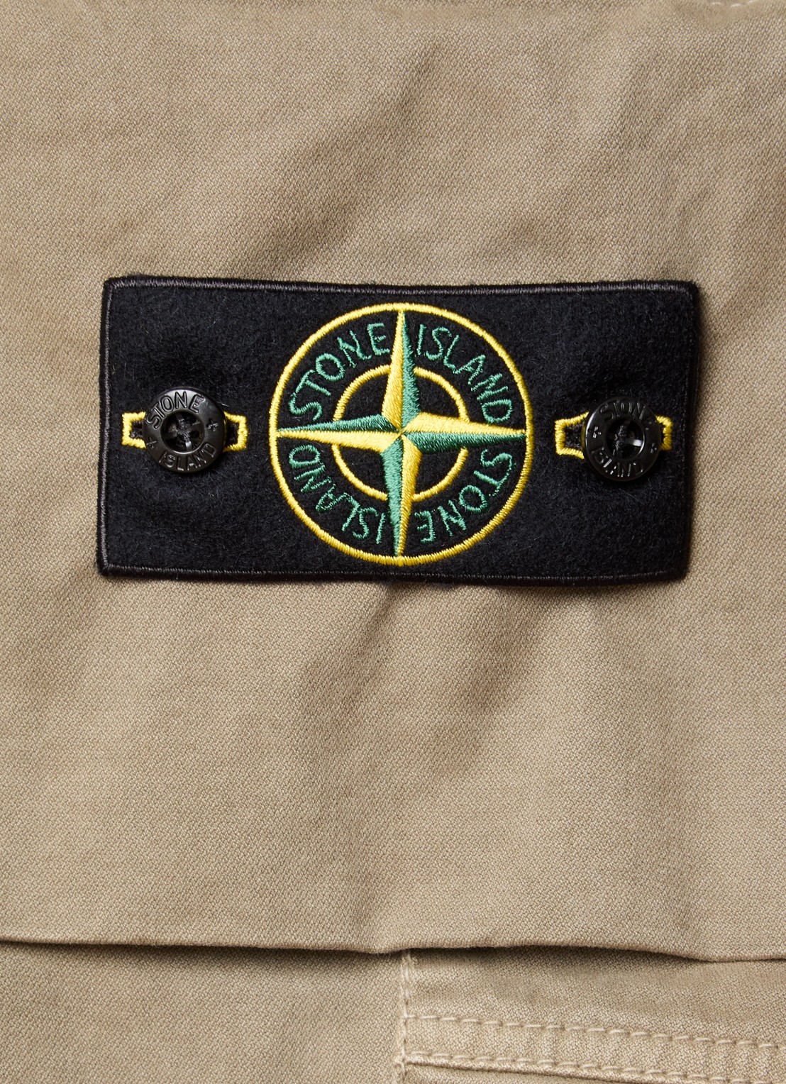 Stone Island 3100033 Tapered fit cargobroek met steekzakken en logo - detail 3 mosgroen