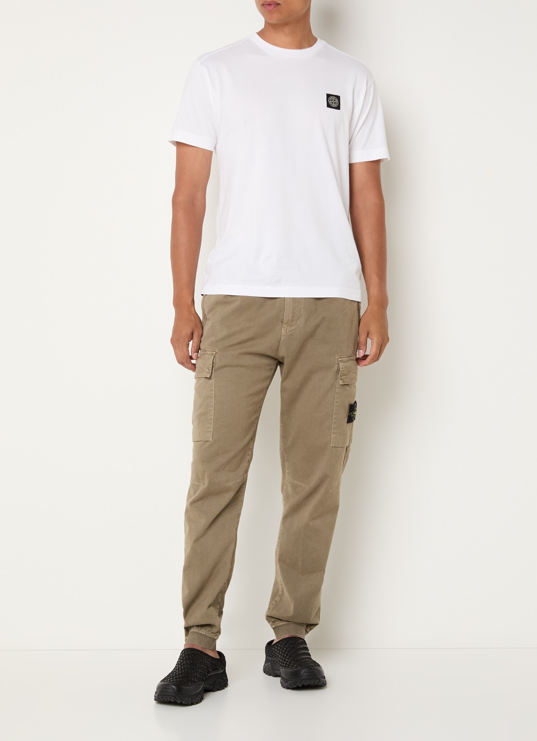 Stone Island 3100033 Tapered fit cargobroek met steekzakken en logo - voorkant 5 mosgroen
