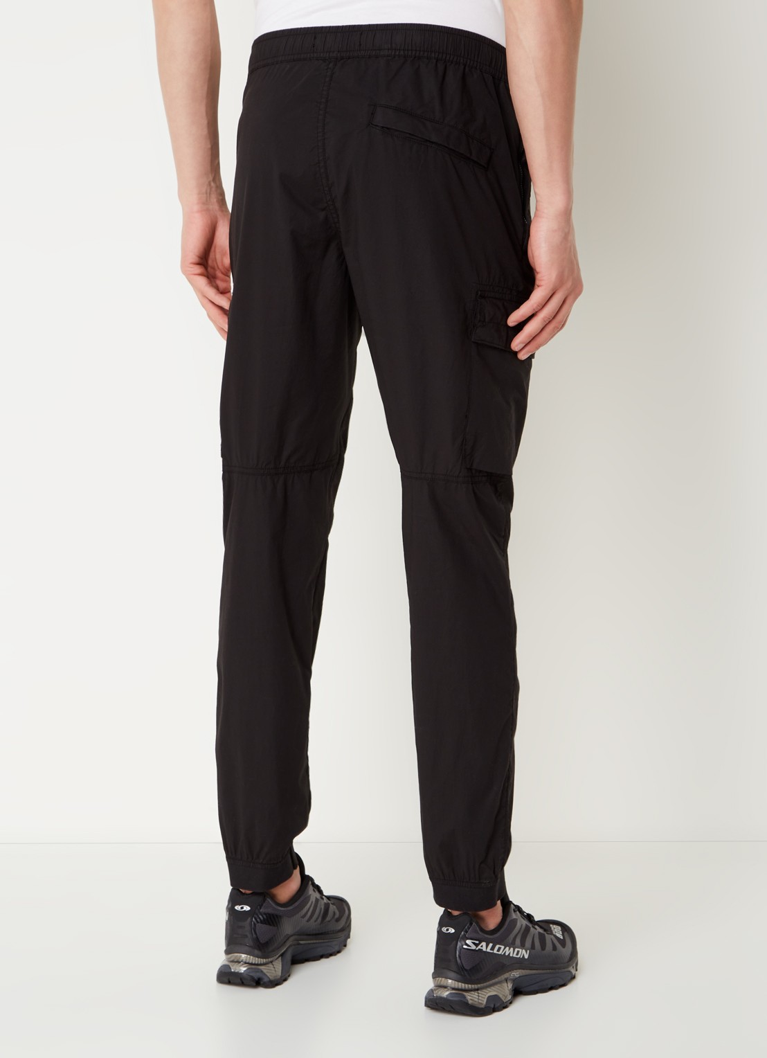 Stone Island 31303 tapered fit cropped cargobroek met steekzakken - achterkant zwart