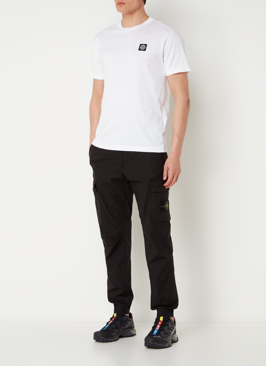 Stone Island 31303 tapered fit cropped cargobroek met steekzakken - voorkant 3 zwart