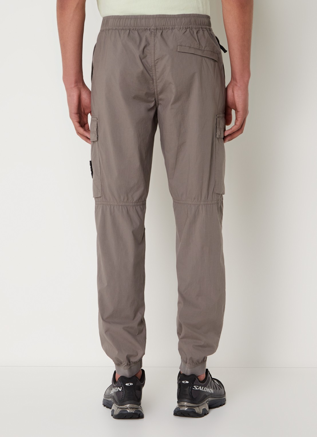 Stone Island 31303 tapered fit cropped cargobroek met steekzakken - achterkant taupe