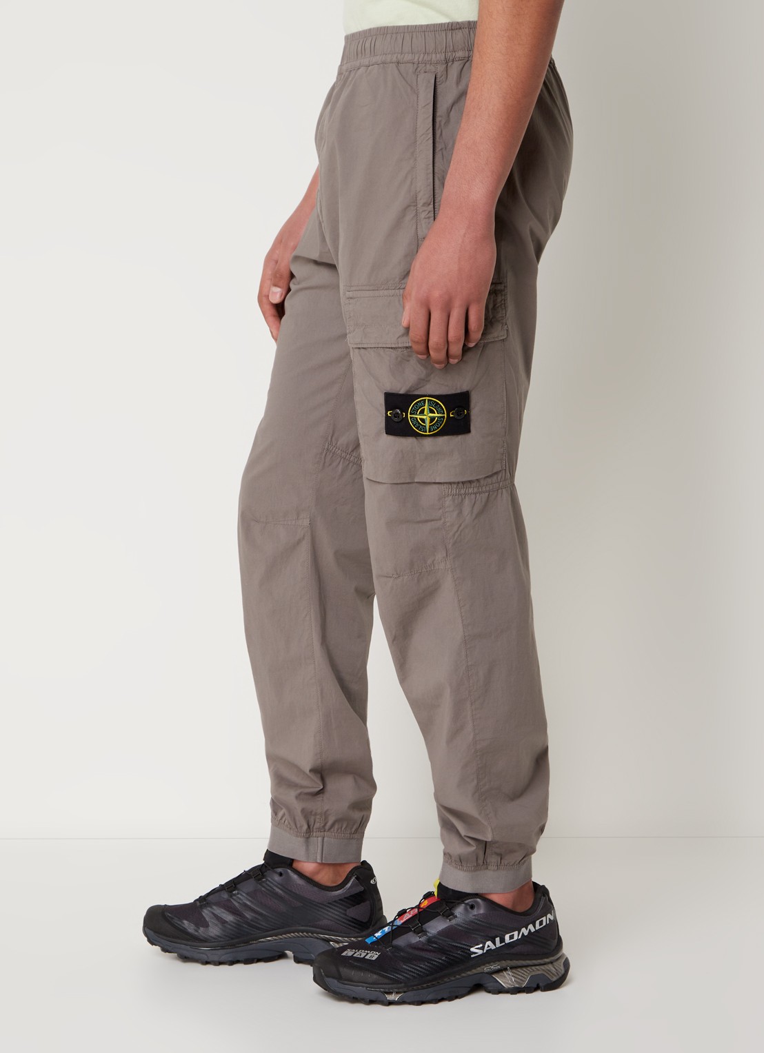 Stone Island 31303 tapered fit cropped cargobroek met steekzakken - detail 3 taupe