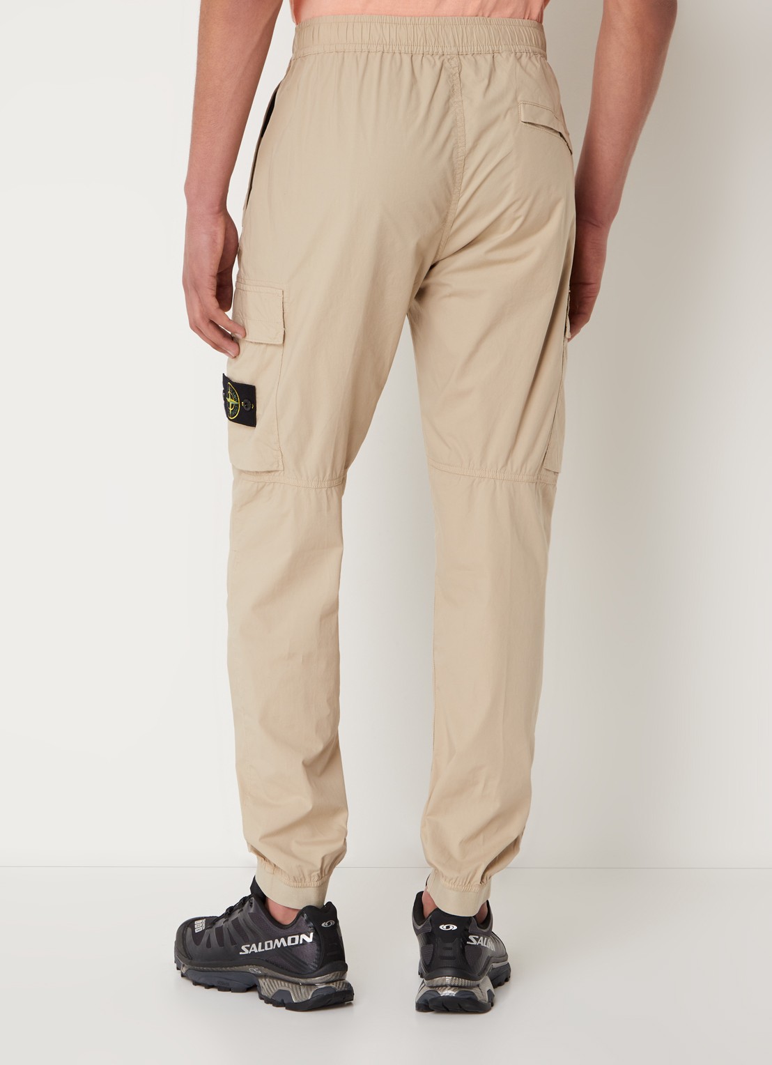 Stone Island 31303 tapered fit cropped cargobroek met steekzakken - achterkant 4 zand