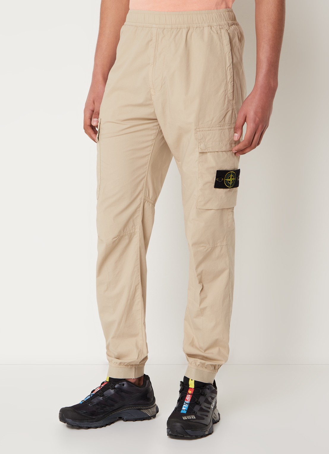 Stone Island 31303 tapered fit cropped cargobroek met steekzakken - detail zand