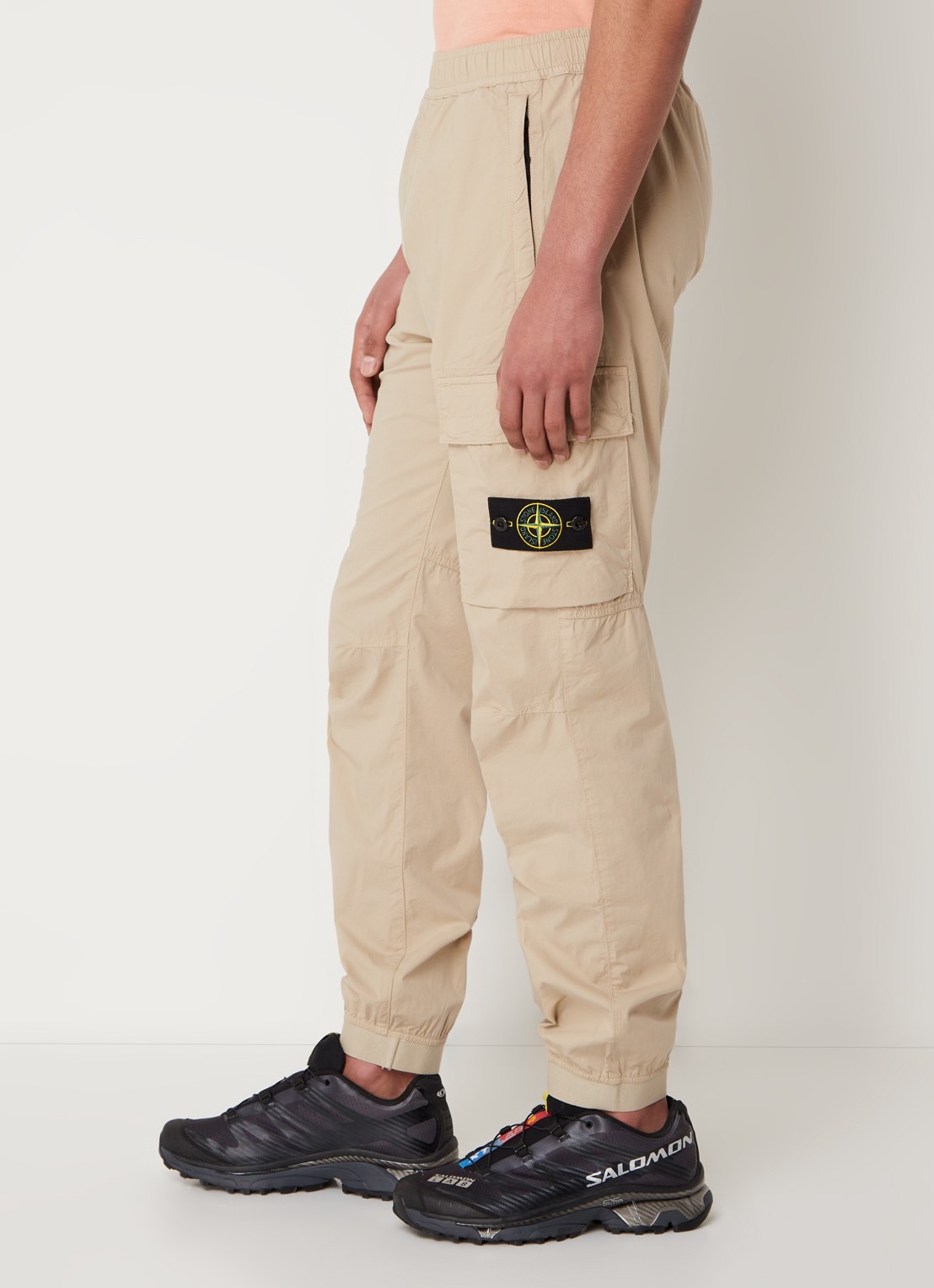 Stone Island 31303 tapered fit cropped cargobroek met steekzakken - detail 2 zand
