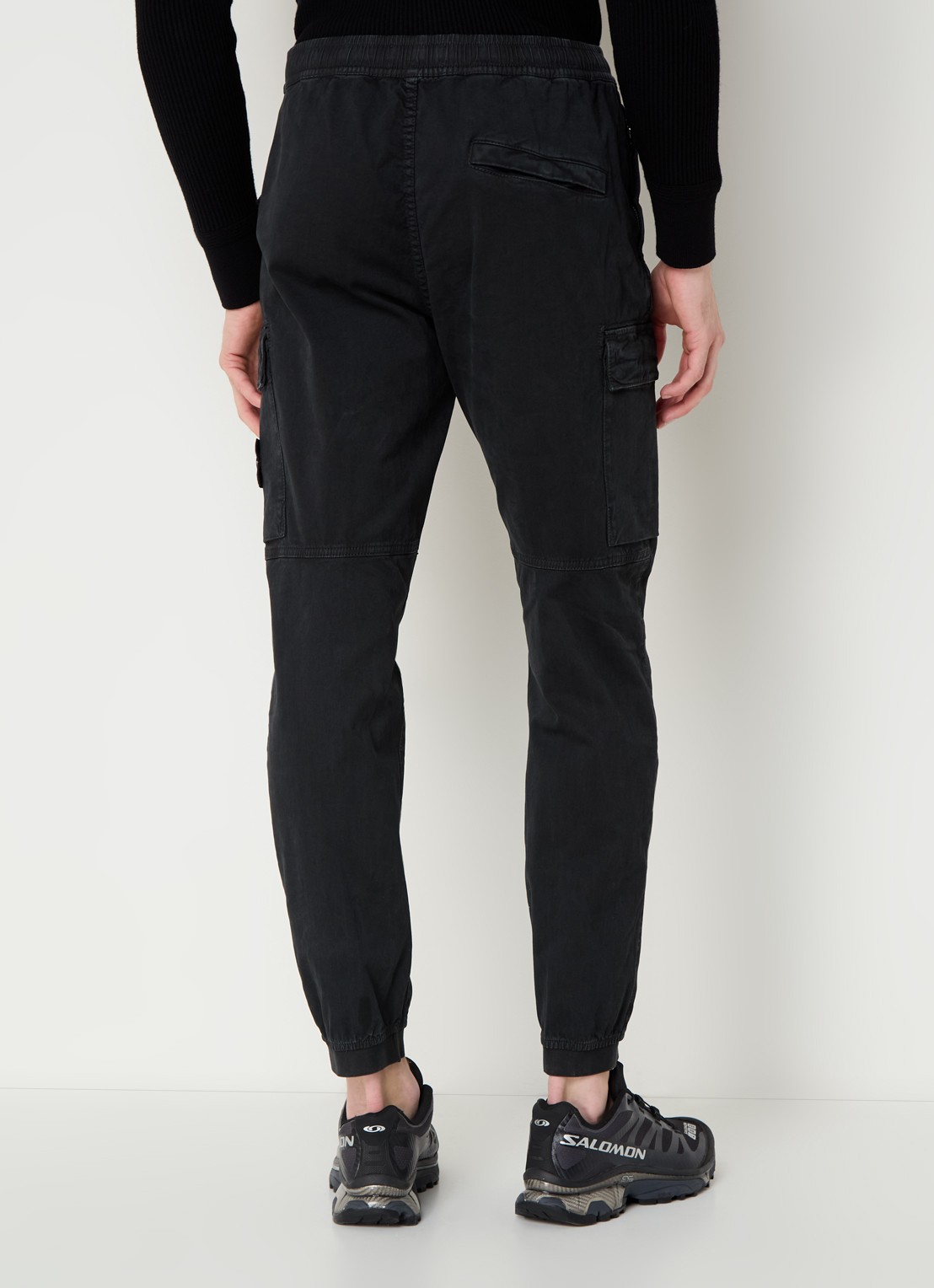 Stone Island 313L1 tapered fit cargobroek met logo - achterkant 6 zwart