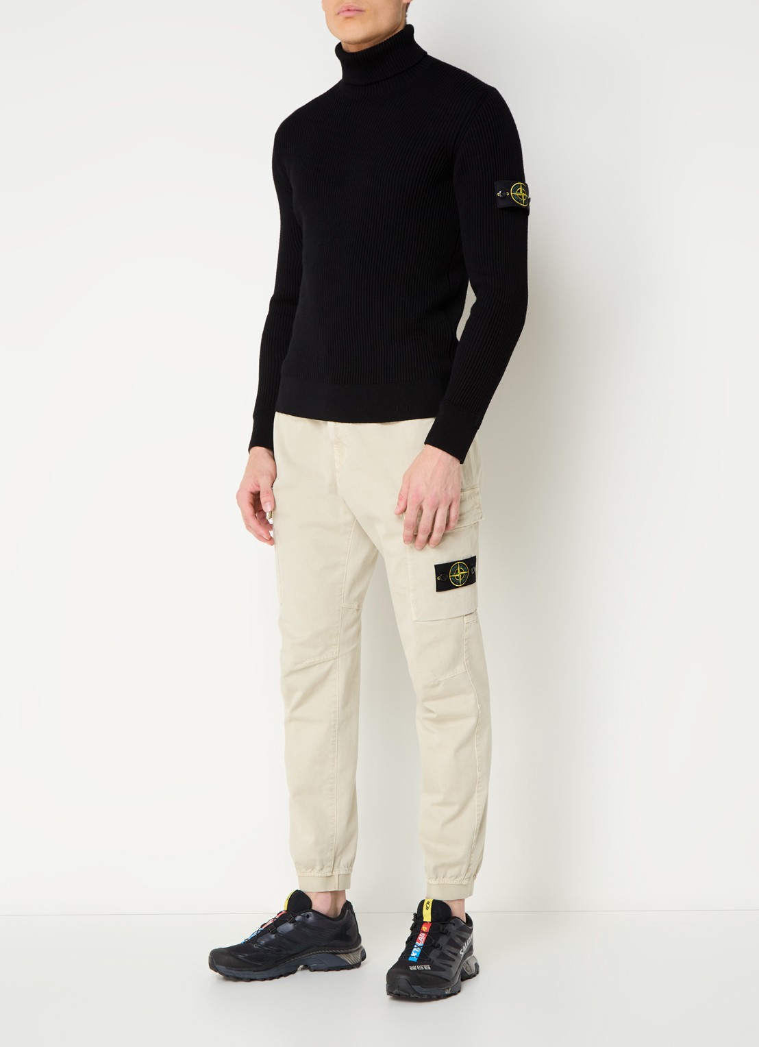 Stone Island 313L1 tapered fit cargobroek met logo - voorkant 6 beige