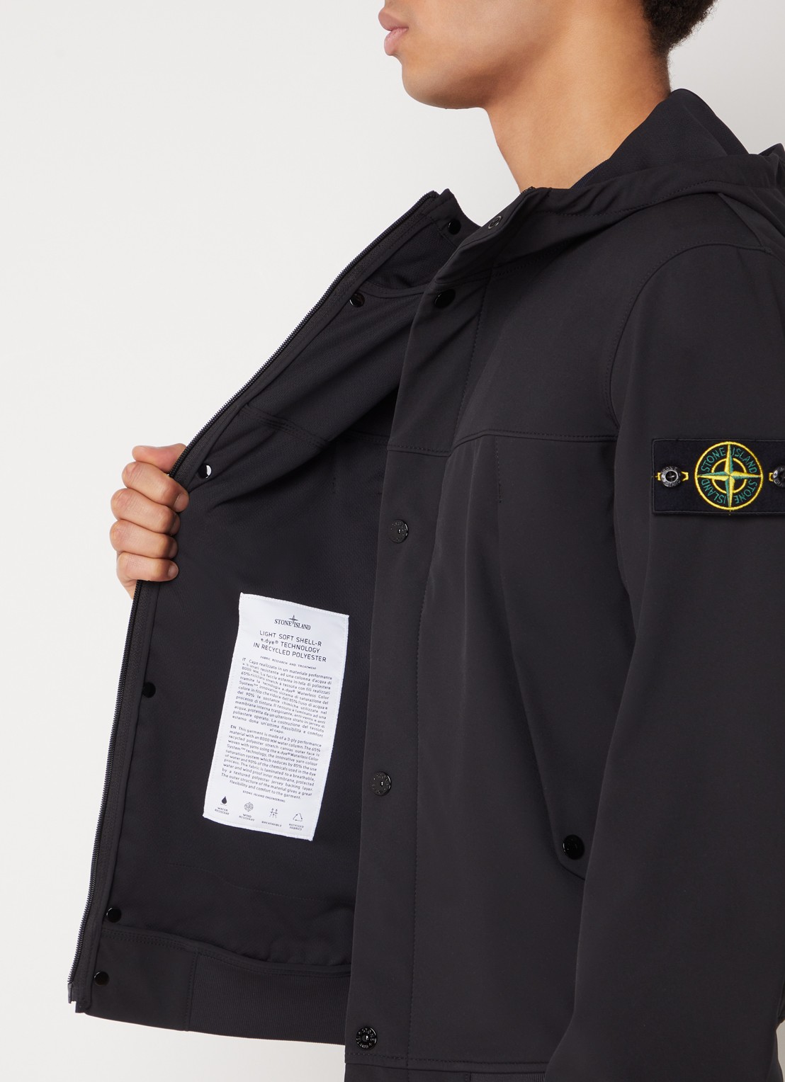 Stone Island 40227 softshell jack met logo en capuchon - detail 3 zwart