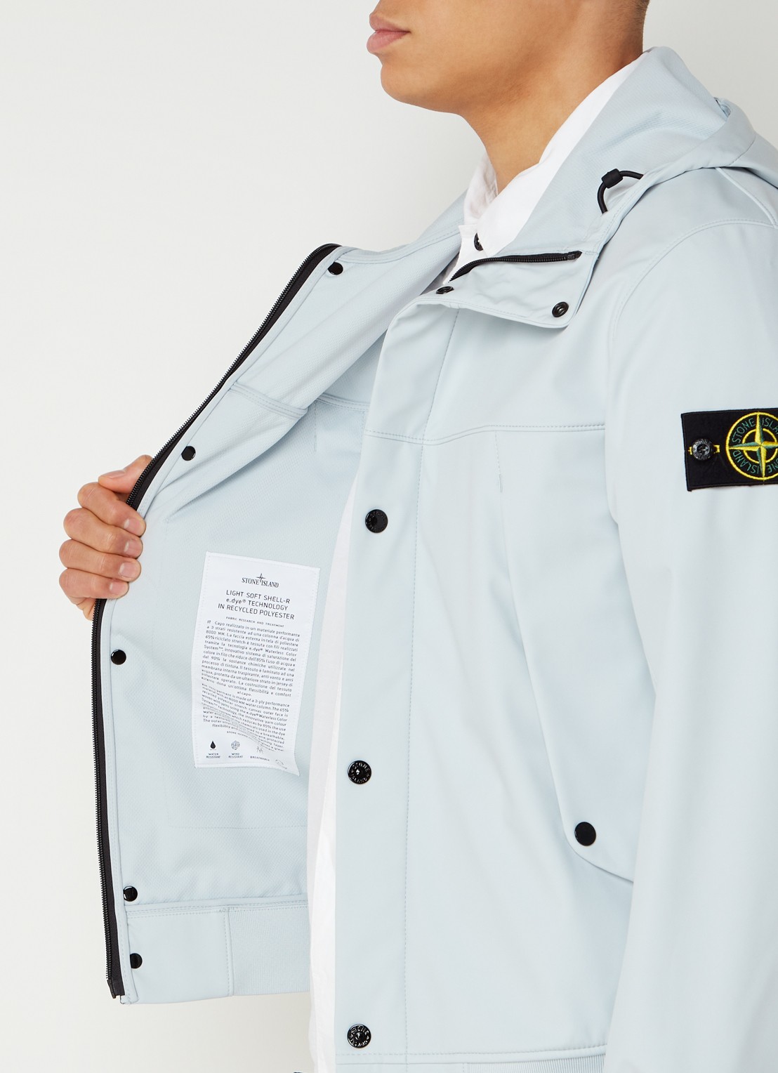 Stone Island 40227 softshell jack met logo en capuchon - detail 6 lichtblauw