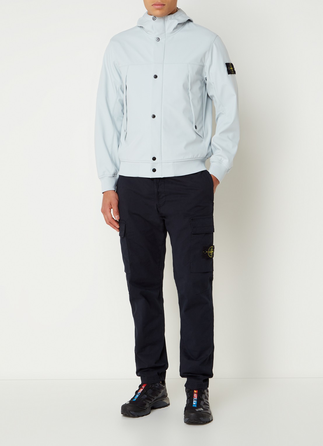 Stone Island 40227 softshell jack met logo en capuchon - voorkant 3 lichtblauw