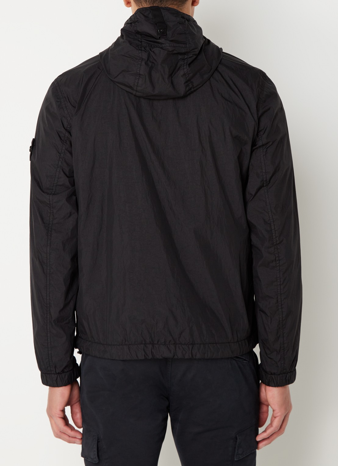 Stone Island 40922 windjack met capuchon en logo - achterkant zwart