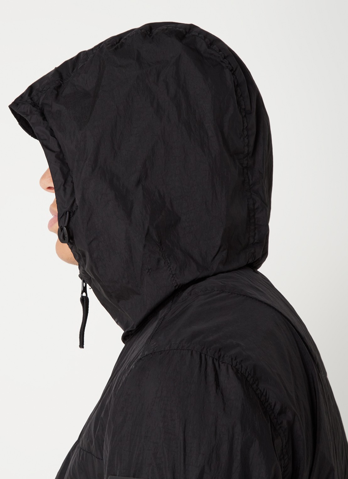 Stone Island 40922 windjack met capuchon en logo - detail 5 zwart