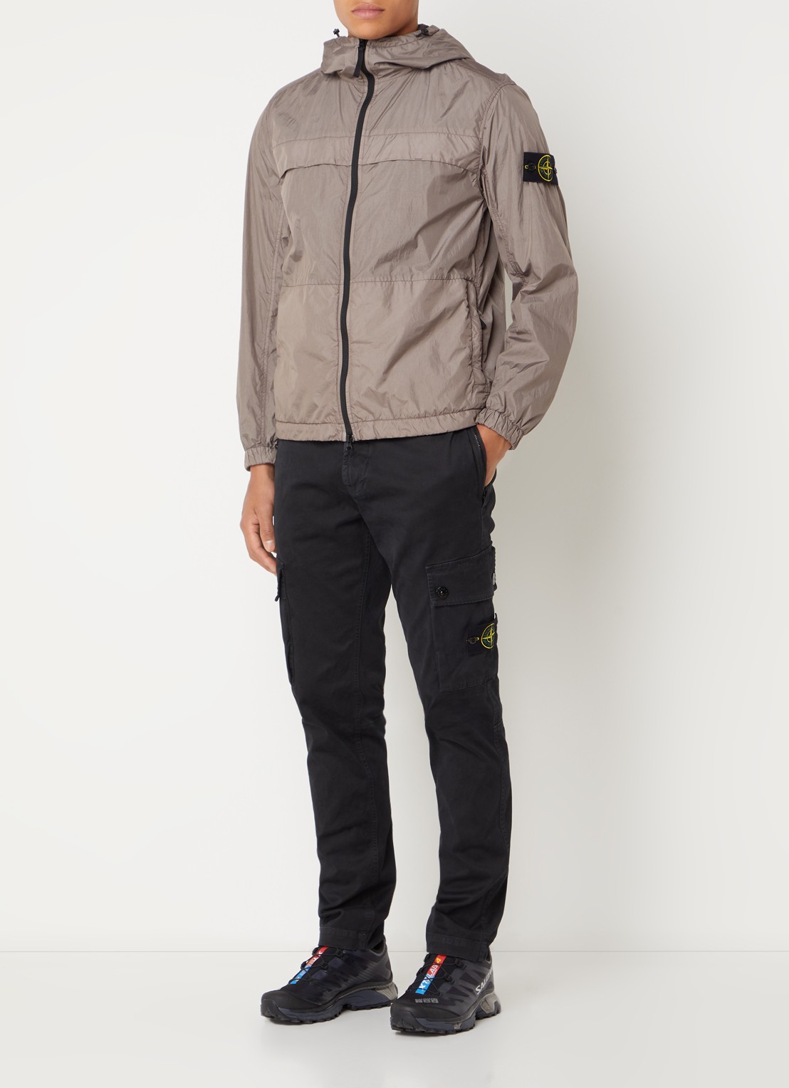 Stone Island 40922 windjack met capuchon en logo - voorkant 3 taupe