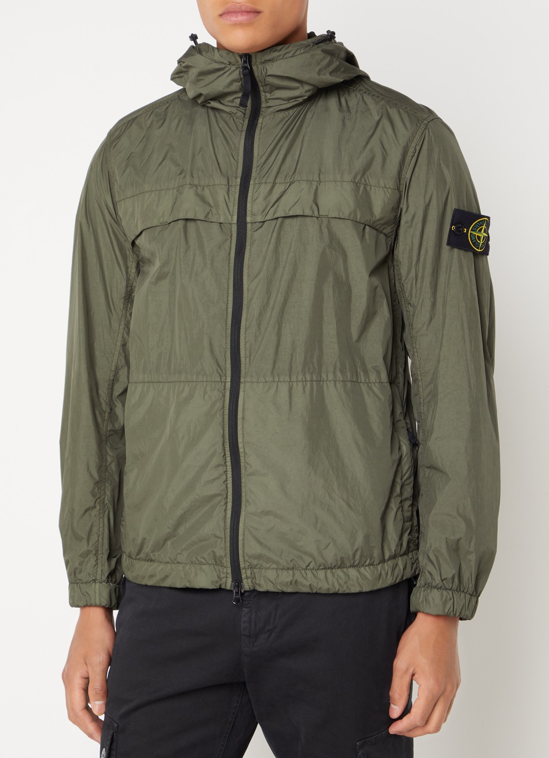 Stone Island 40922 windjack met capuchon en logo - detail 2 legergroen