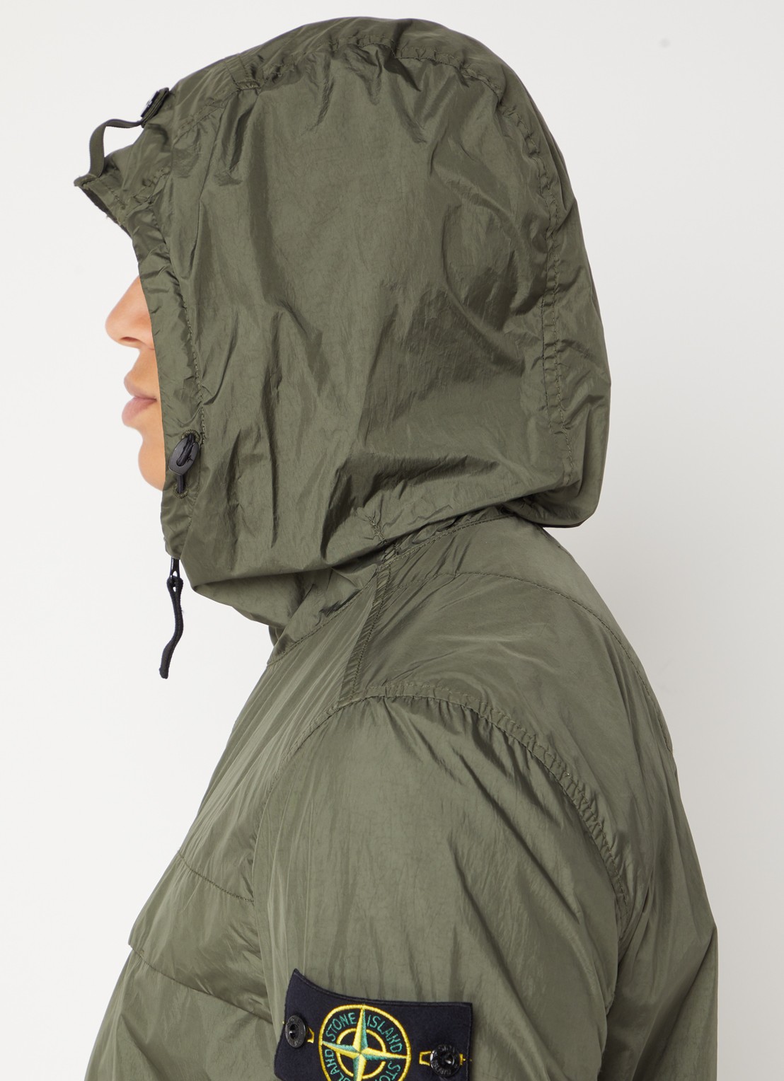 Stone Island 40922 windjack met capuchon en logo - detail 3 legergroen
