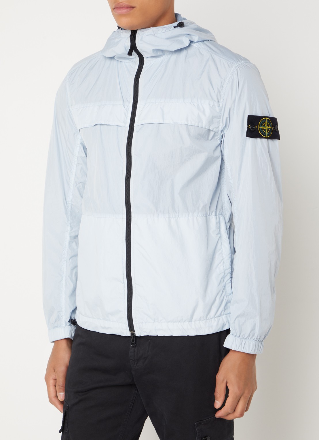Stone Island 40922 windjack met capuchon en logo - detail 2 lichtblauw