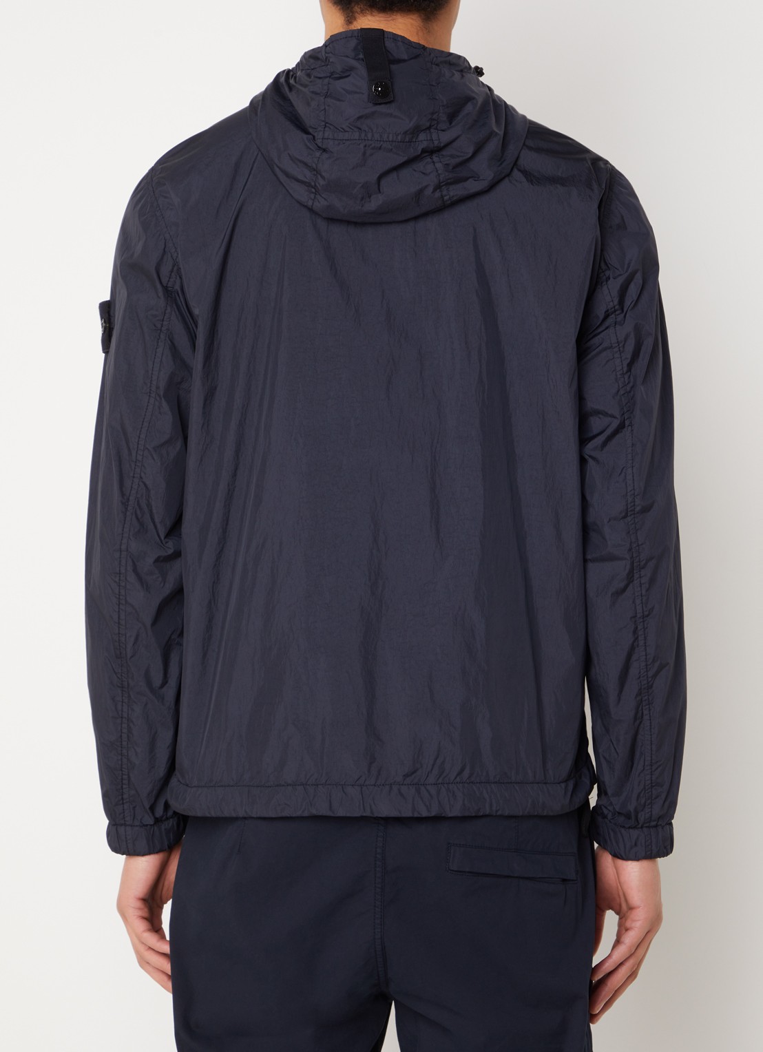 Stone Island 40922 windjack met capuchon en logo - achterkant 6 donkerblauw