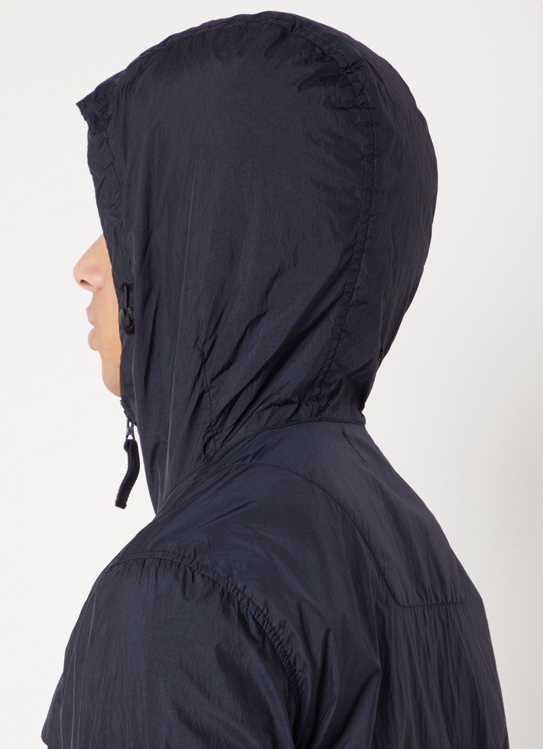 Stone Island 40922 windjack met capuchon en logo - detail 2 donkerblauw