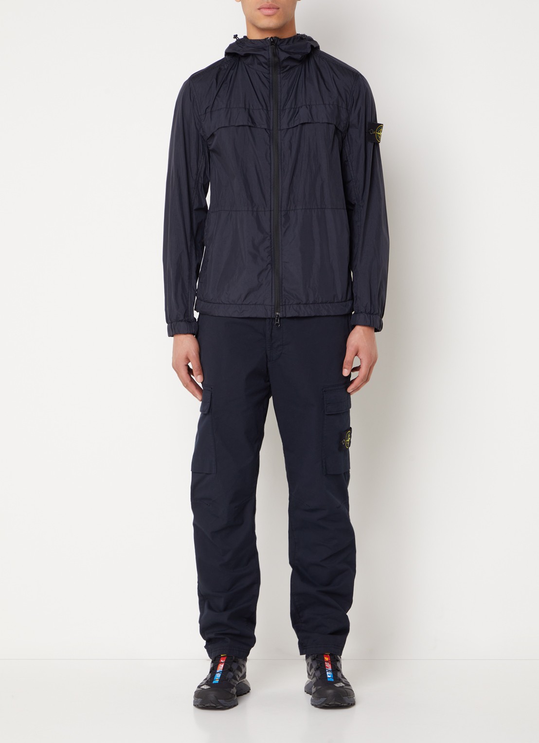Stone Island 40922 windjack met capuchon en logo - voorkant 5 donkerblauw