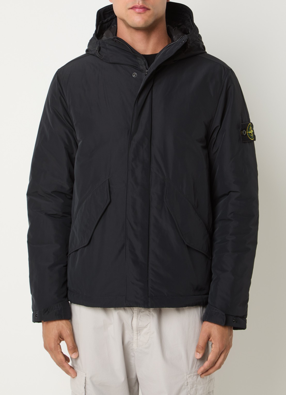 Stone Island 4100010 Gewatteerde parka met capuchon en steekzakken - detail zwart