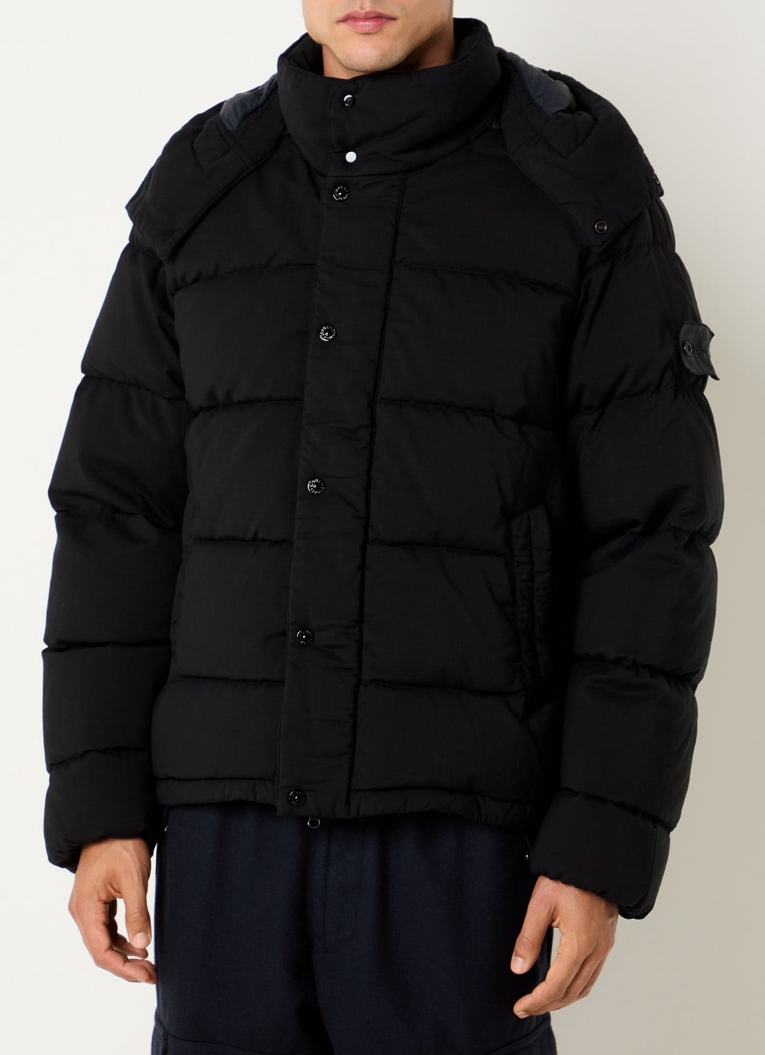 Stone Island 4100063 Puffer jack van scheerwol met donsvulling en afneembare capuchon - detail zwart