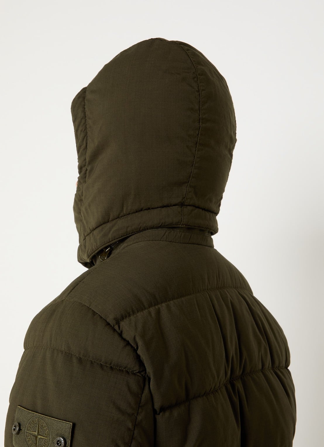 Stone Island 4100063 Puffer jack van scheerwol met donsvulling en afneembare capuchon - detail 5 legergroen