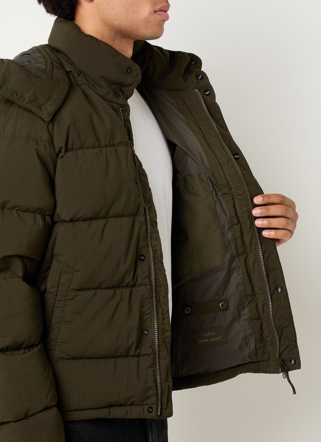 Stone Island 4100063 Puffer jack van scheerwol met donsvulling en afneembare capuchon - detail 6 legergroen