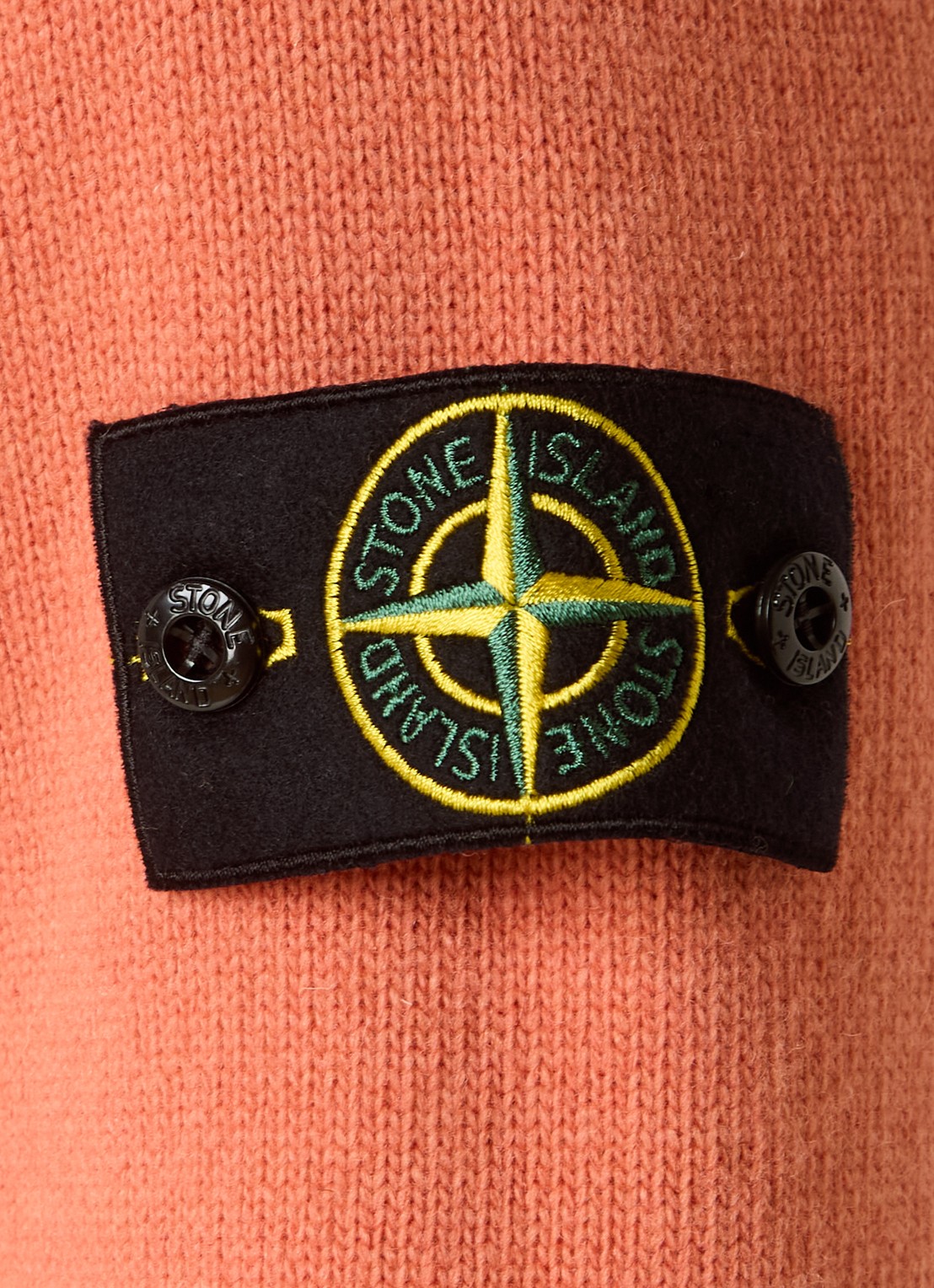 Stone Island 508A3 fijngebreide pullover in wolblend met logo - detail 2 oranjerood
