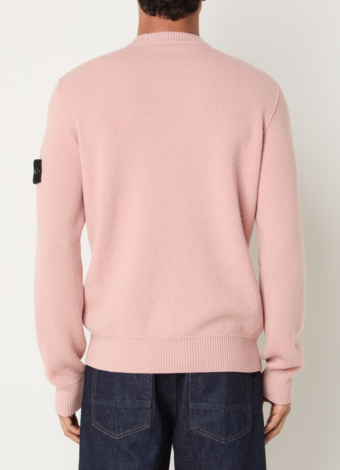 Stone Island 5100011 Grofgebreide trui van scheerwol met logo - achterkant roze