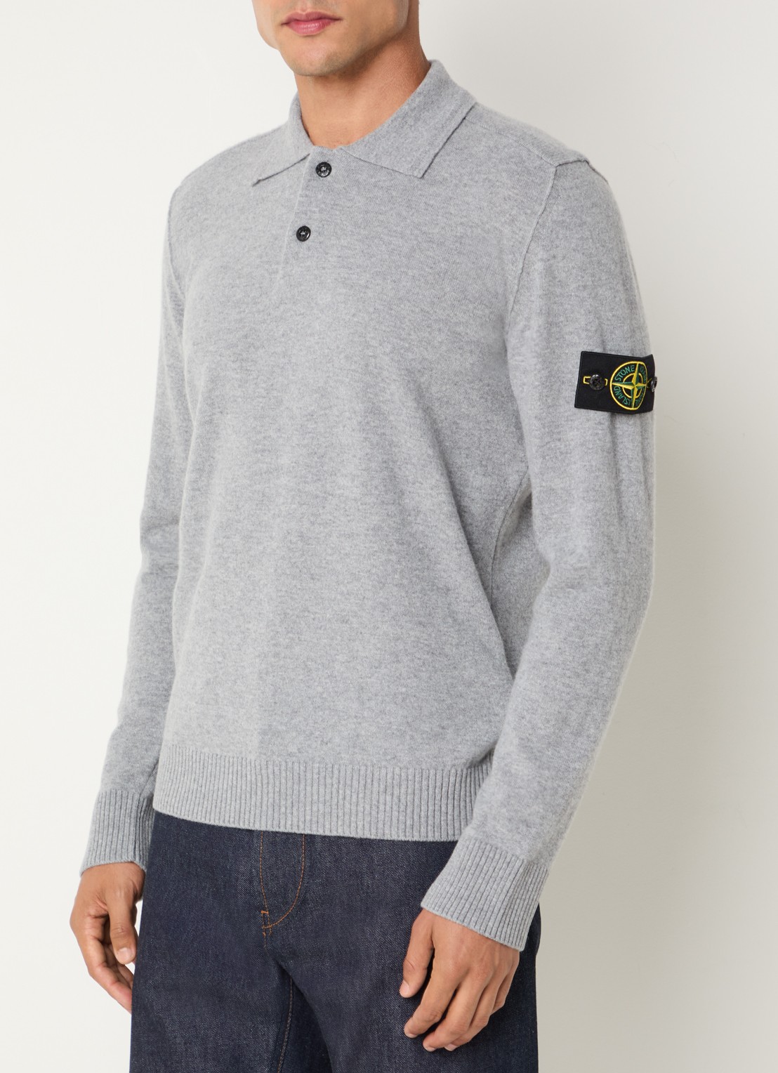 Stone Island 5100018 Fijngebreide trui van scheerwol met polokraag - detail grijs