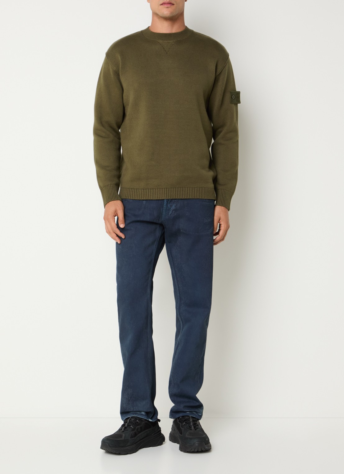 Stone Island 5100037 Fijngebreide trui in wolblend met logo - voorkant 3 bronsgroen