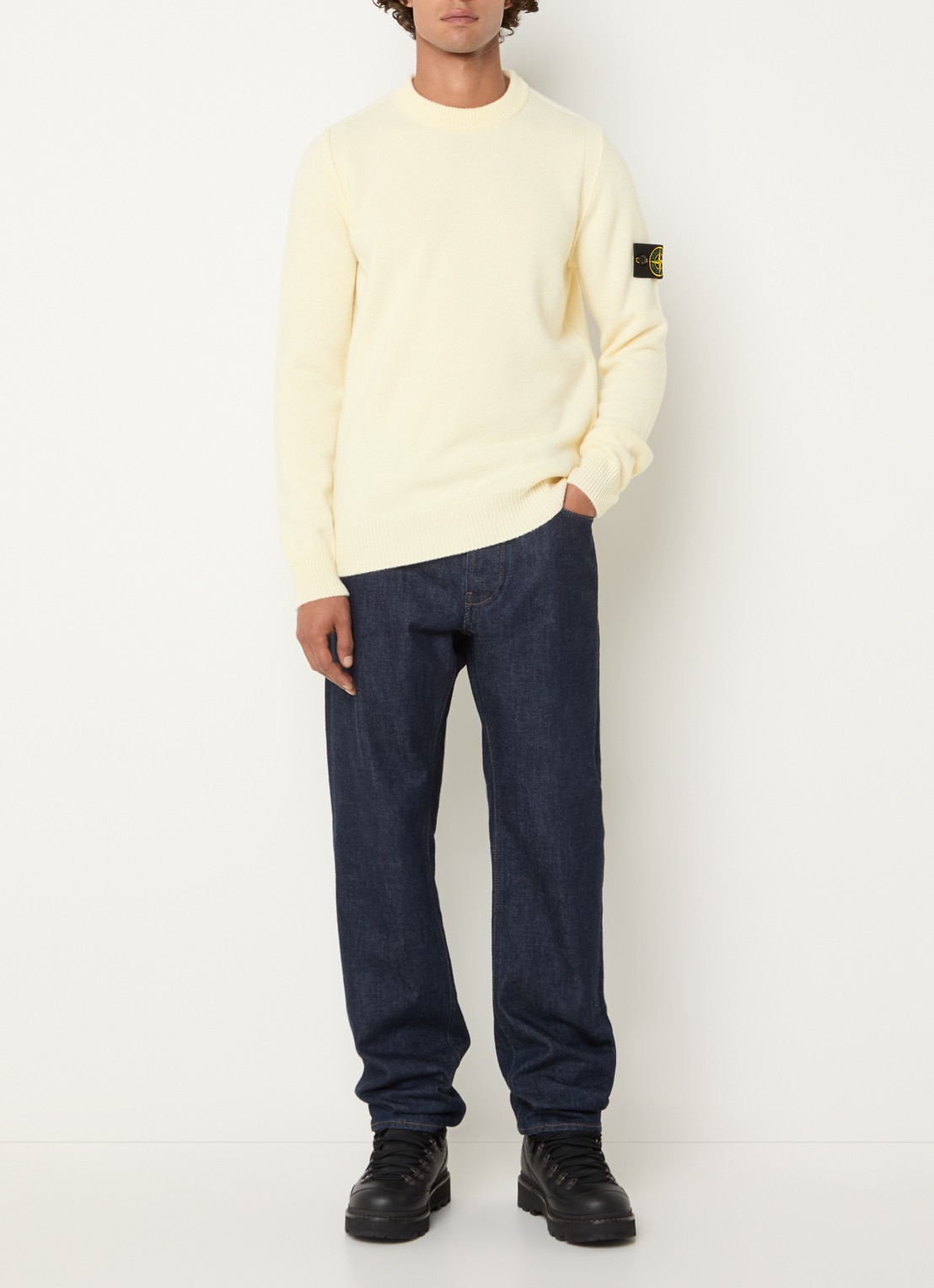 Stone Island 5100072 Fijngebreide trui in wolblend met logo - voorkant 3 gebroken wit