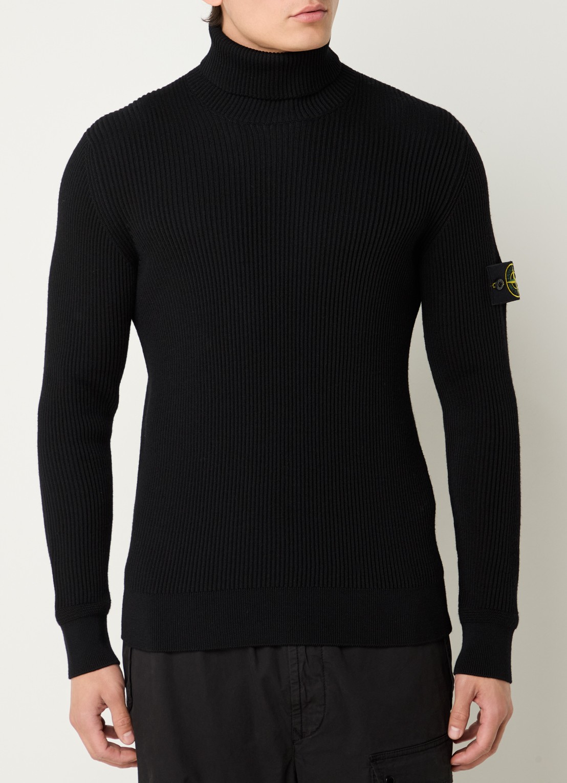 Stone Island 552C2 ribgebreide coltrui van scheerwol met logo - detail 4 zwart