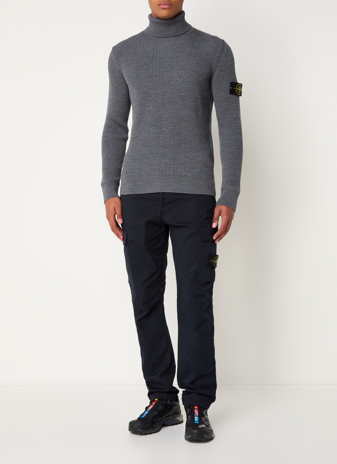 Stone Island 552C2 ribgebreide coltrui van scheerwol met logo - voorkant 3 middengrijs