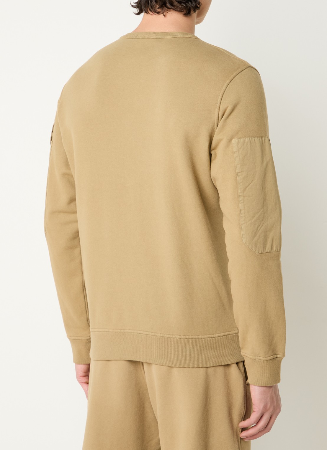 Stone Island 63920 sweater met klepzak en logo - achterkant khaki