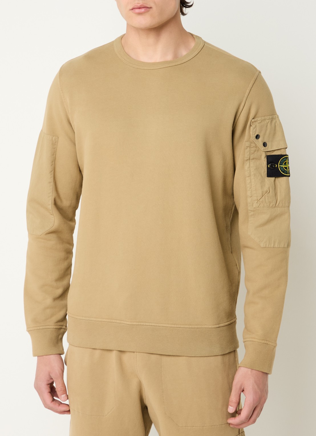 Stone Island 63920 sweater met klepzak en logo - detail 2 khaki