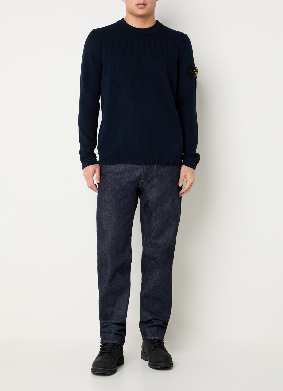 Stone Island 64011 fijngebreide trui met logoborduring - voorkant 2 donkerblauw