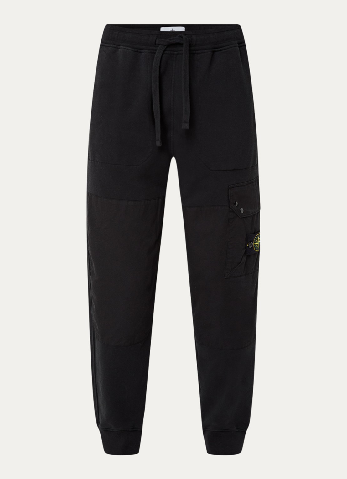 Stone Island 64020 tapered fit joggingbroek met klepzak en logo - voorkant 2 zwart